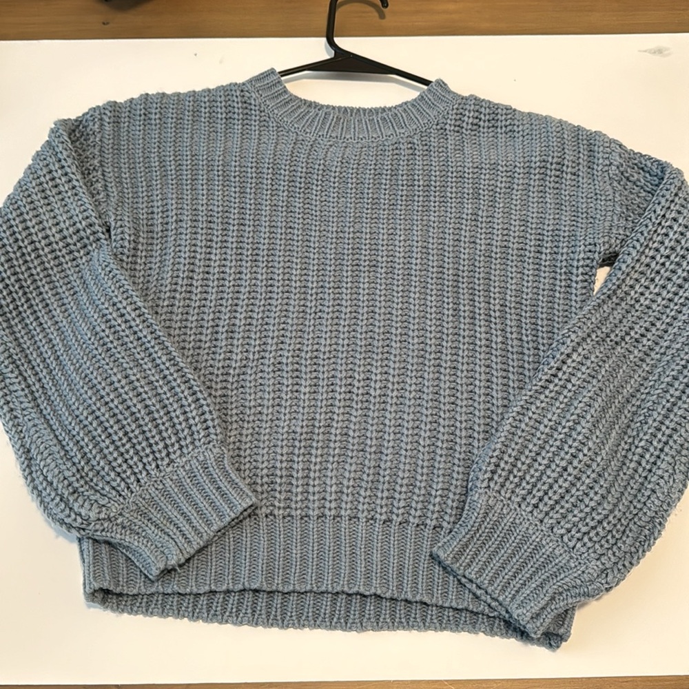 White Fawn sweater - size medium - color: grayish blue